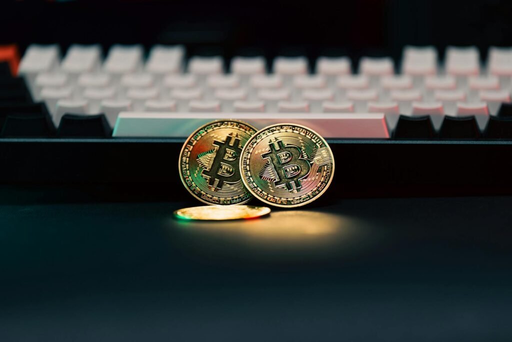 Crypto Turun, Emas Naik: Strategi Investasi Aman di Tengah Ketidakpastian Global