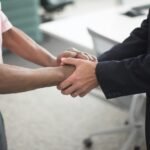 TikTok Akhirnya Aman di AS: Analisis Lengkap Joint Venture dengan Oracle dan Walmart