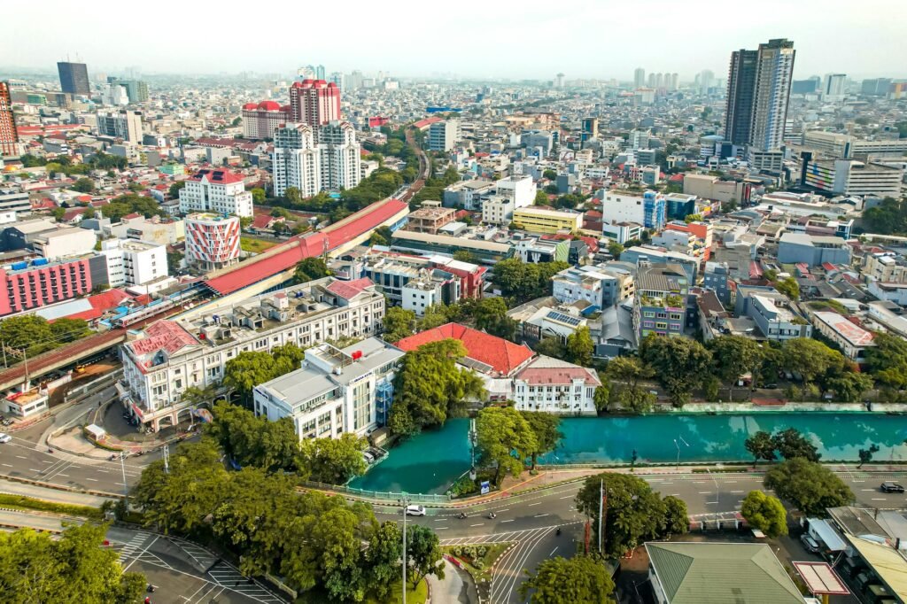 Emas Tembus Rekor Baru: Nilainya Naik Setara Seluruh Pasar Bitcoin dalam Sehari – Apa Artinya Bagi Investor Indonesia?