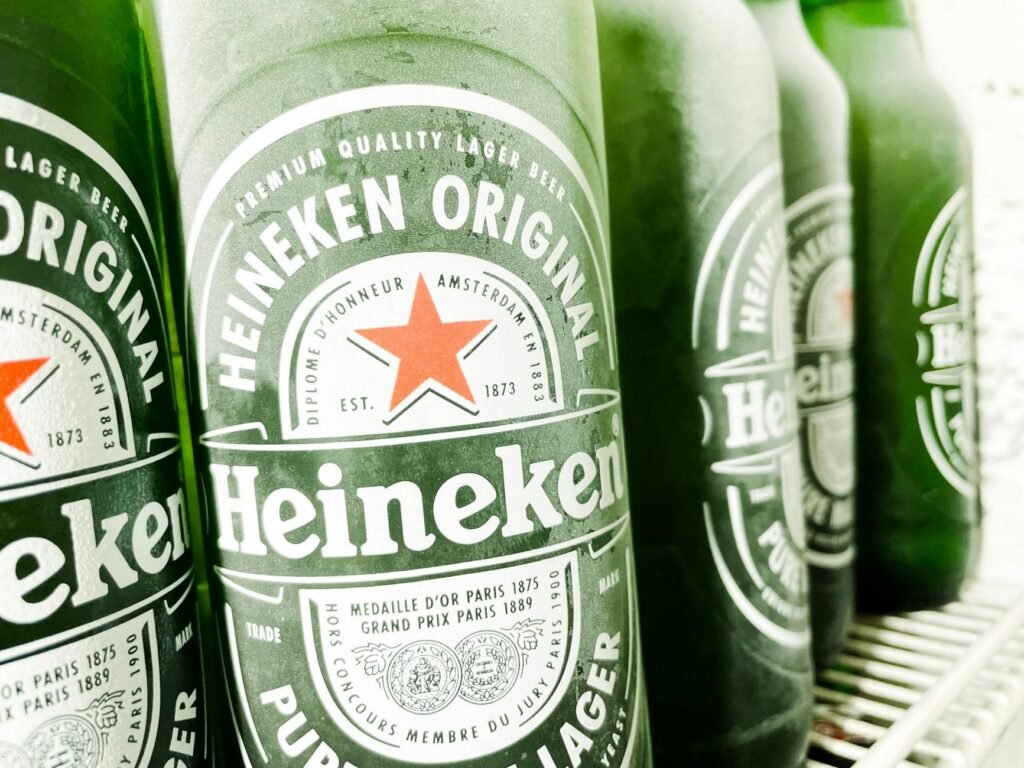Heineken: Strategi Cerdas Menyatukan Persahabatan dan Fandom dalam Pemasaran Global