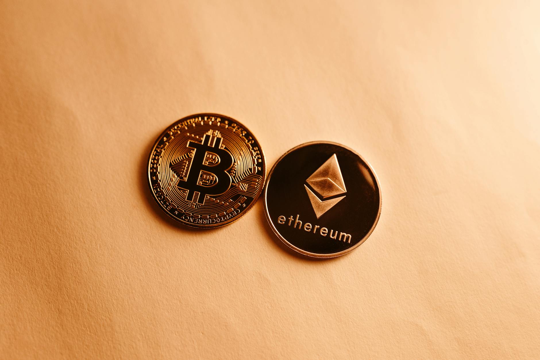 Ilustrasi HTX vs Regulator UK: Pelajaran Penting untuk Investor Crypto Indonesia