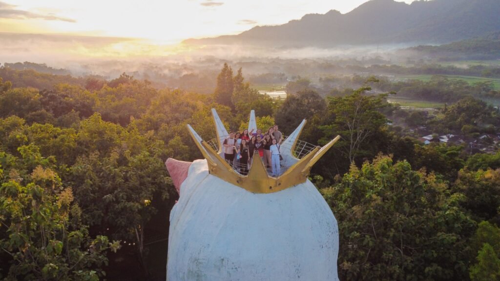 Puncak Mahkota Gereja Ayam Bukit Rhema